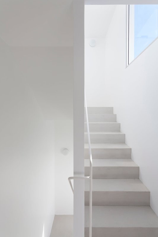 Ascending simplicity. PH Thames by Alonso&Crippa